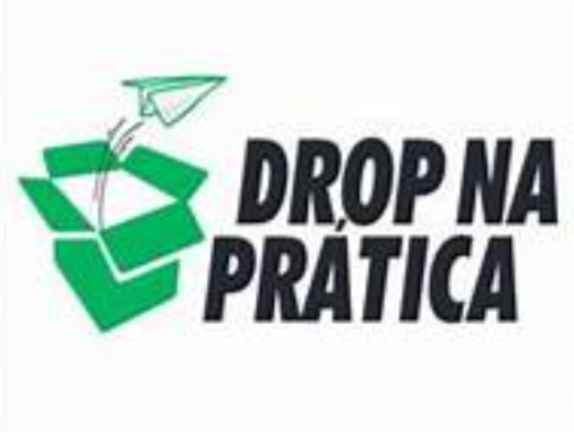 Capas de cursos digitais e gráficos de crescimento financeiro