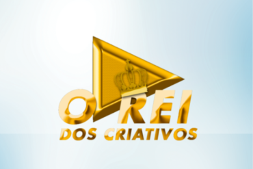 Gabriel de Souza, criador do curso O Rei dos Criativos, demonstrando softwares de design em um computador com gráficos vibrantes e animados ao redor, representando o sucesso em redes sociais.