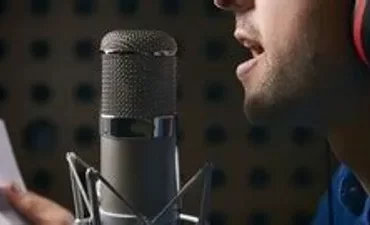 Curso de canto completo para melhorar a voz, com foco em técnica vocal e extensão.