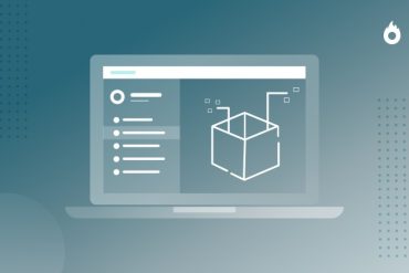 Pessoa feliz criando um produto digital de sucesso com seu notebook em um ambiente de escritório moderno.