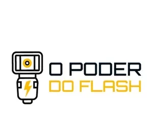 Fotógrafo profissional utilizando flash externo para iluminar um retrato com luz suave e impactante.