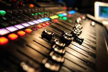 Capa do curso Lucrando com Músicas de Rodrigo Barros em formato digital