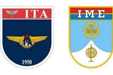 Estudantes focados em sala de aula preparando-se para o ITA e IME com materiais de estudo completos