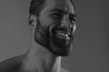 Homem musculoso treinando abdômen com foco na definição