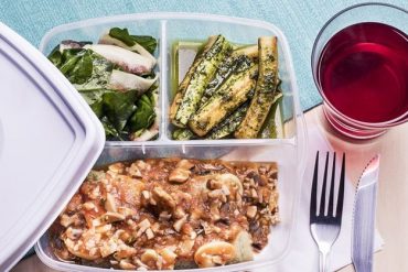 Capa do Curso Marmitas Veganas Inti Mendez com opções de pratos veganos coloridos e apetitosos.