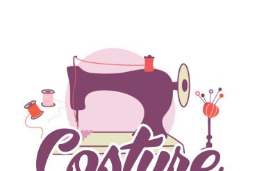 Mulher sorrindo enquanto costura em máquina de alta qualidade, com tecidos coloridos ao redor.