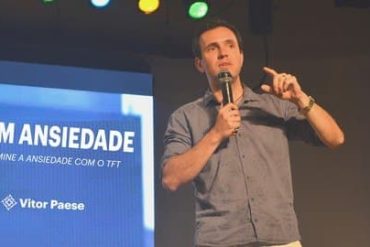 Capa do curso Sem Ansiedade de Vitor Paese com foco em bem-estar e controle emocional.