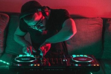 DJ Mixando em Mesa DDJ 400 com Rekordbox 6.0 - Curso de Mixagem Profissional