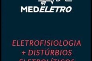 Estudante de medicina analisando eletrocardiograma com foco no curso MedEletro MEDGRUPO 2022