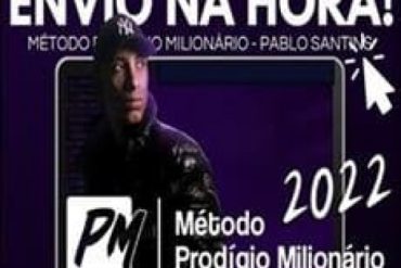 Pablo Santins, criador do Método Prodígio Milionário, em sua área de trabalho com telas de computador exibindo gráficos de vendas e métricas de marketing digital.