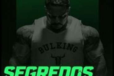 Homem musculoso exibindo definição corporal com vascularização aparente, método Segredos da Definição Bruno Moraes.