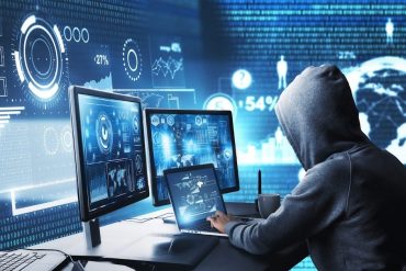 Capa do curso Análise Forense de Sistemas Clavis com ícones de investigação digital.