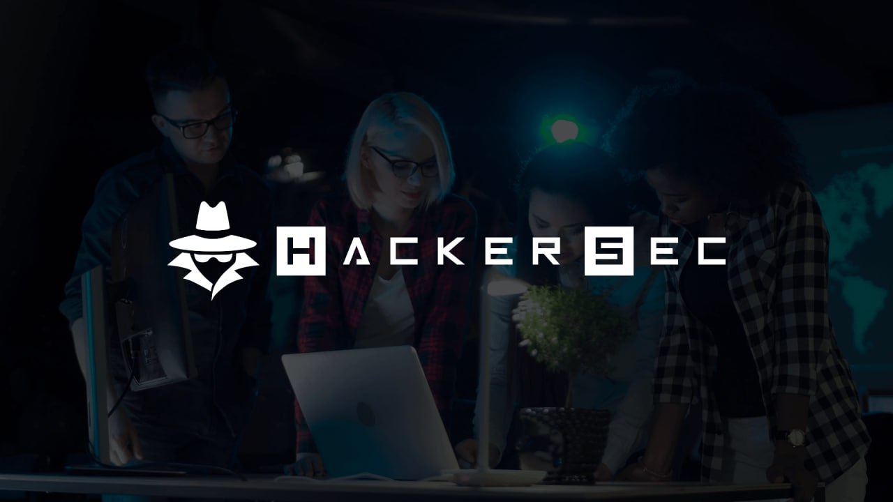 Curso HackerSec 2023: Interface de computador com código de segurança e hacker estilizado