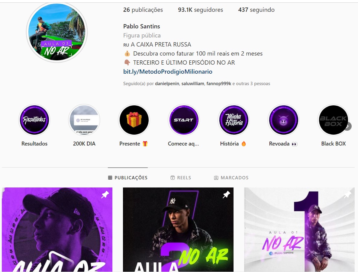 Capa do curso Método Prodígio Milionário de Pablo Santins com ícone de crescimento financeiro e prêmio dourado.