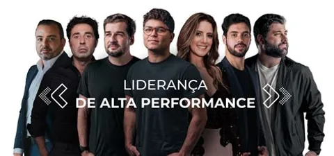 Líder de alta performance G4 Educação, ministrando treinamento com gráficos de crescimento e equipe colaborativa.
