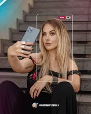 Capa do Curso A Fantástica Fábrica de Posts de Priscila Schmidit, com design moderno e vibrante, mostrando ícones de redes sociais e ferramentas de criação de conteúdo.