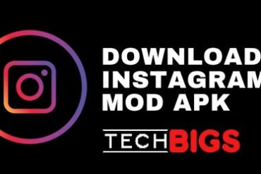 Homem usando smartphone para baixar fotos e vídeos do Instagram