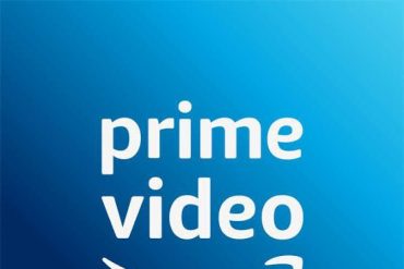 Imagem de um profissional utilizando um smartphone para gerenciar o WhatsApp Marketing, com gráficos de crescimento e ícones de chat.