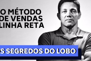 Jordan Belfort ministrando o curso Straight Line Sales Certification 4.0 com gráficos de vendas em fundo
